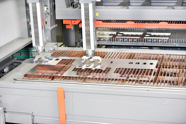 Robot et bras de sorting pour triage en découpe laser