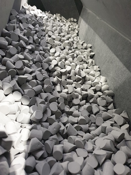 Nouveau système d'ébavurage, de dégraissage et de rayonnage