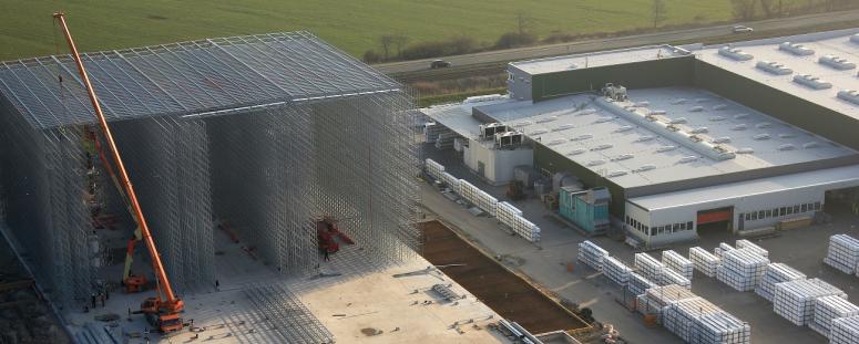  KASTO a pris le projet en charge depuis le coulage de la dalle en béton et s’est chargé de la planification, de la construction, de la mise en service et de la formation du personnel.