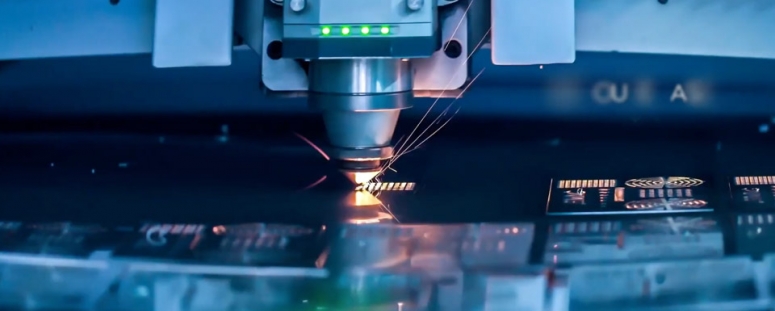 Machine découpe laser alimentée en azote par un générateur de gaz