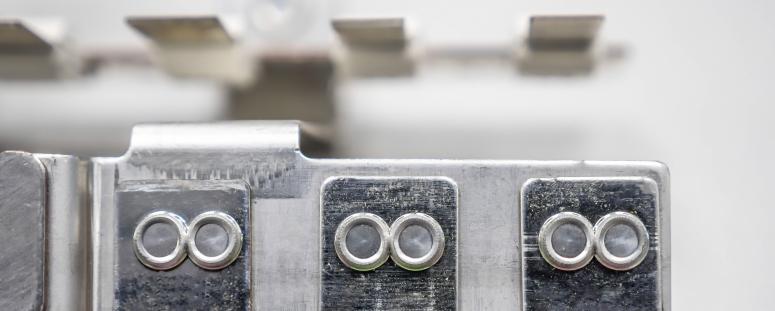 composants électriques assemblés par un clinchage Twinpoint TOX®