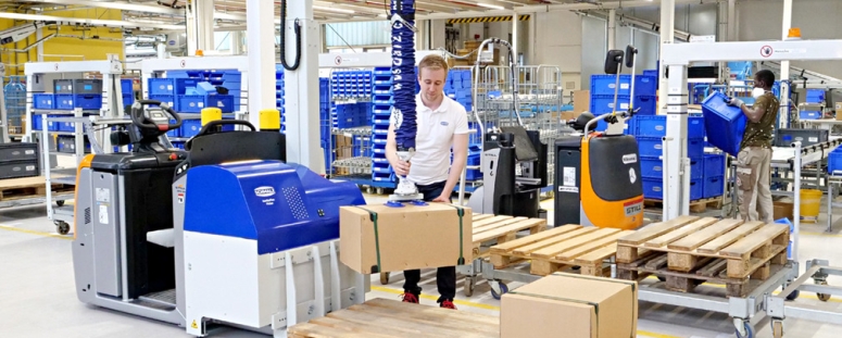 Manipulation ergonomique et sécurisée grâce aux tubes de levage JumboFlex utilisable sur tous les types de chariots de transport