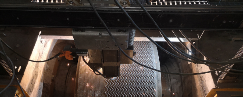 Rechargement d’un roller press avec automate et fil fourré Welding Alloys