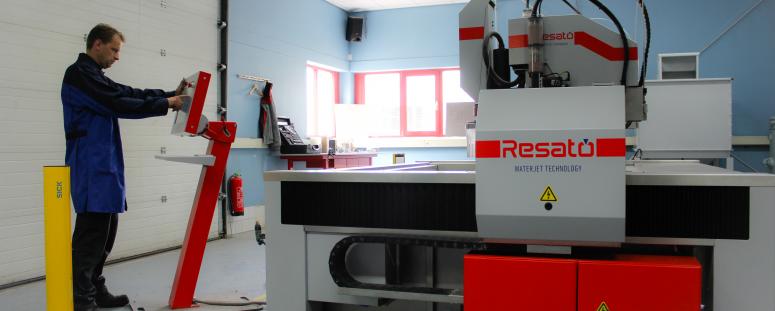 Resato série ACM: La machine de découpe au jet d'eau