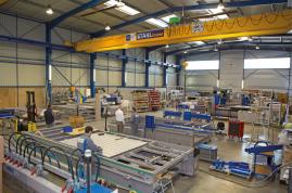 Atelier de production de machine jet d'eau : Usine MECANUMERIC