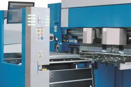 Pliage d'une pièce sur une panneauteuse