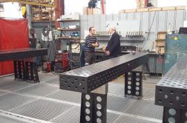 Table de soudage mobile sur rail