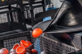 Le fabricant premium Obut a commandé une presse Farina à Schuler afin de fabriquer automatiquement des boules de pétanque.