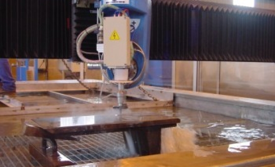 machine découpe jet